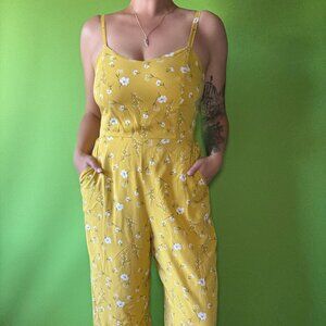 Lightweight floral yellow jumpsuit, adjustable straps, capri / Old Navy / Large
